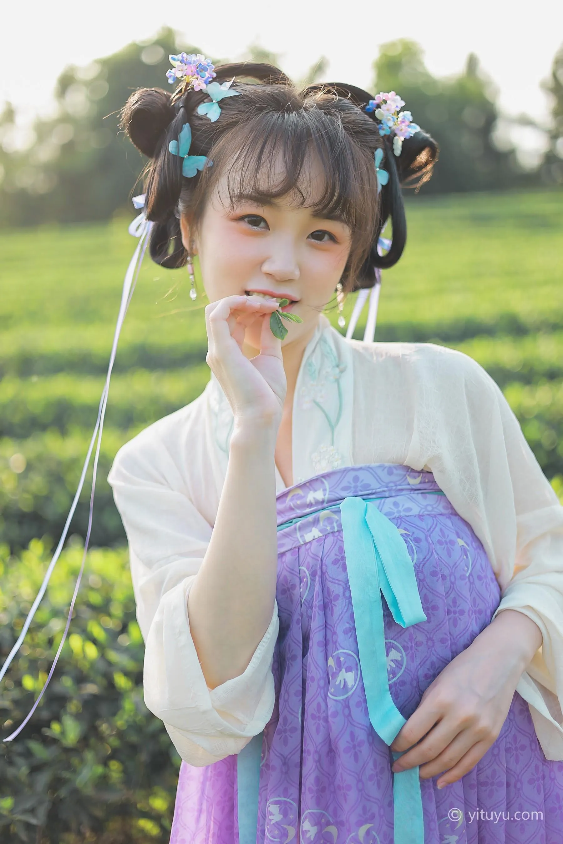 [YITUYU艺图语]2021.06.02 青青白茶 柚子 [33P]插图1